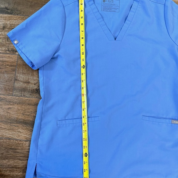 Figs Casma™ Three-Pocket Scrub Top Large Ceil Blue Light Blue - Picture 3 of 3